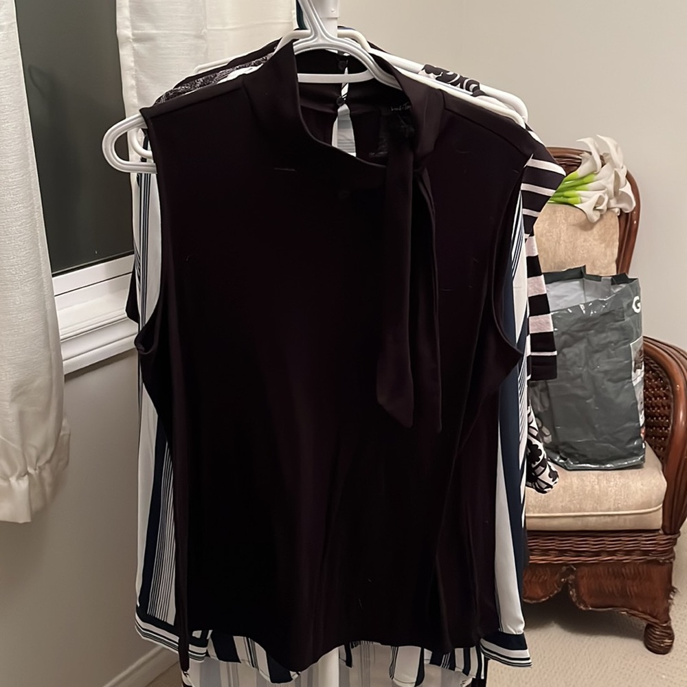 Lord & Taylor stretchy tank top with tie neck line, Sz XL